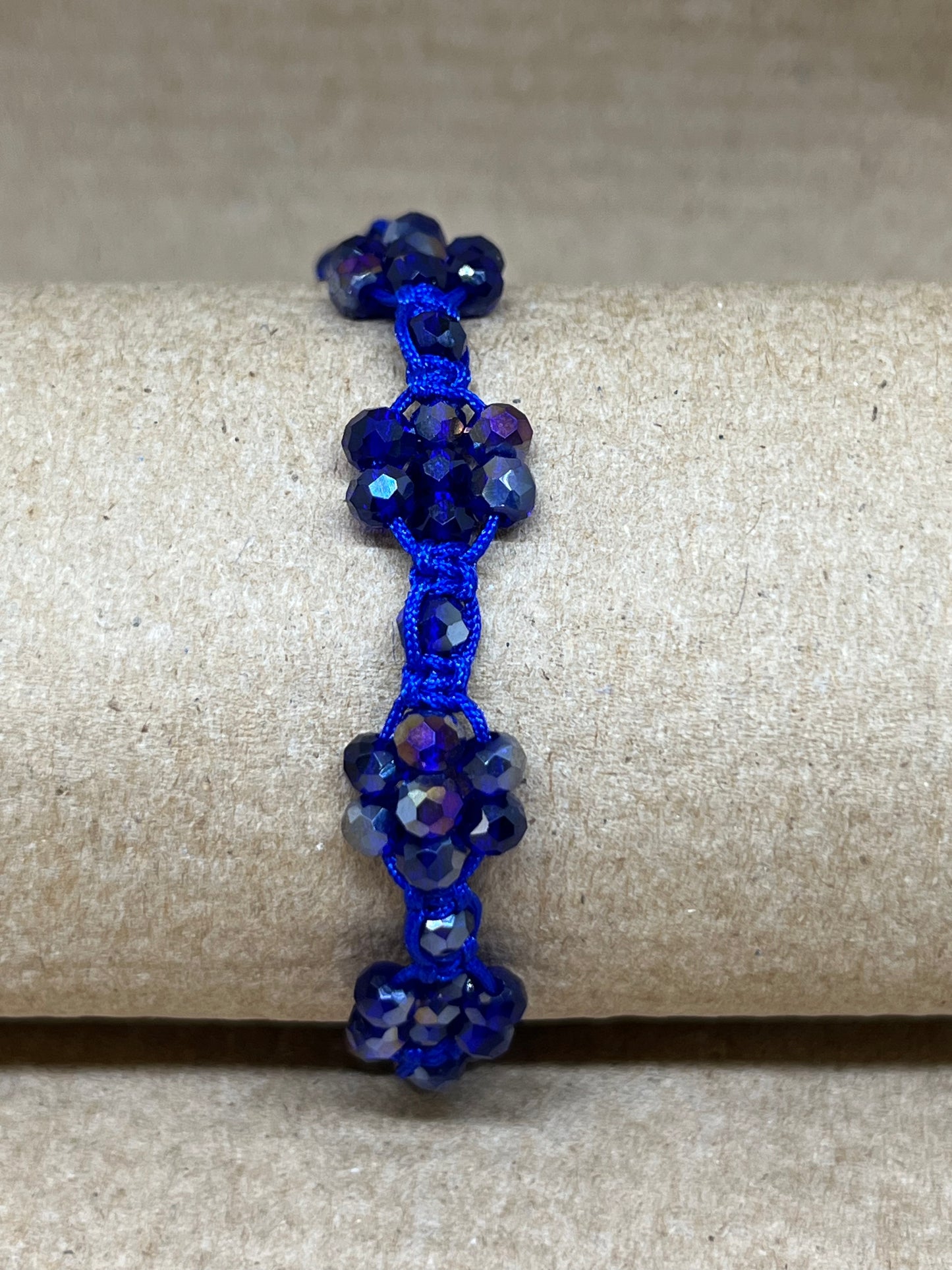 Bracelet d’un bleu assez prononcé