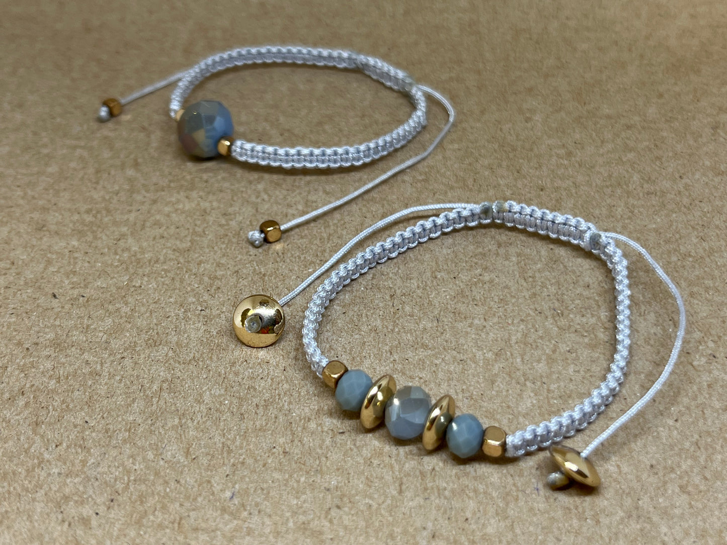 Bracelet tressé.